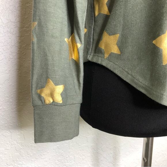 Chaser green and gold star print knit top size Medium - Picture 4 of 15
